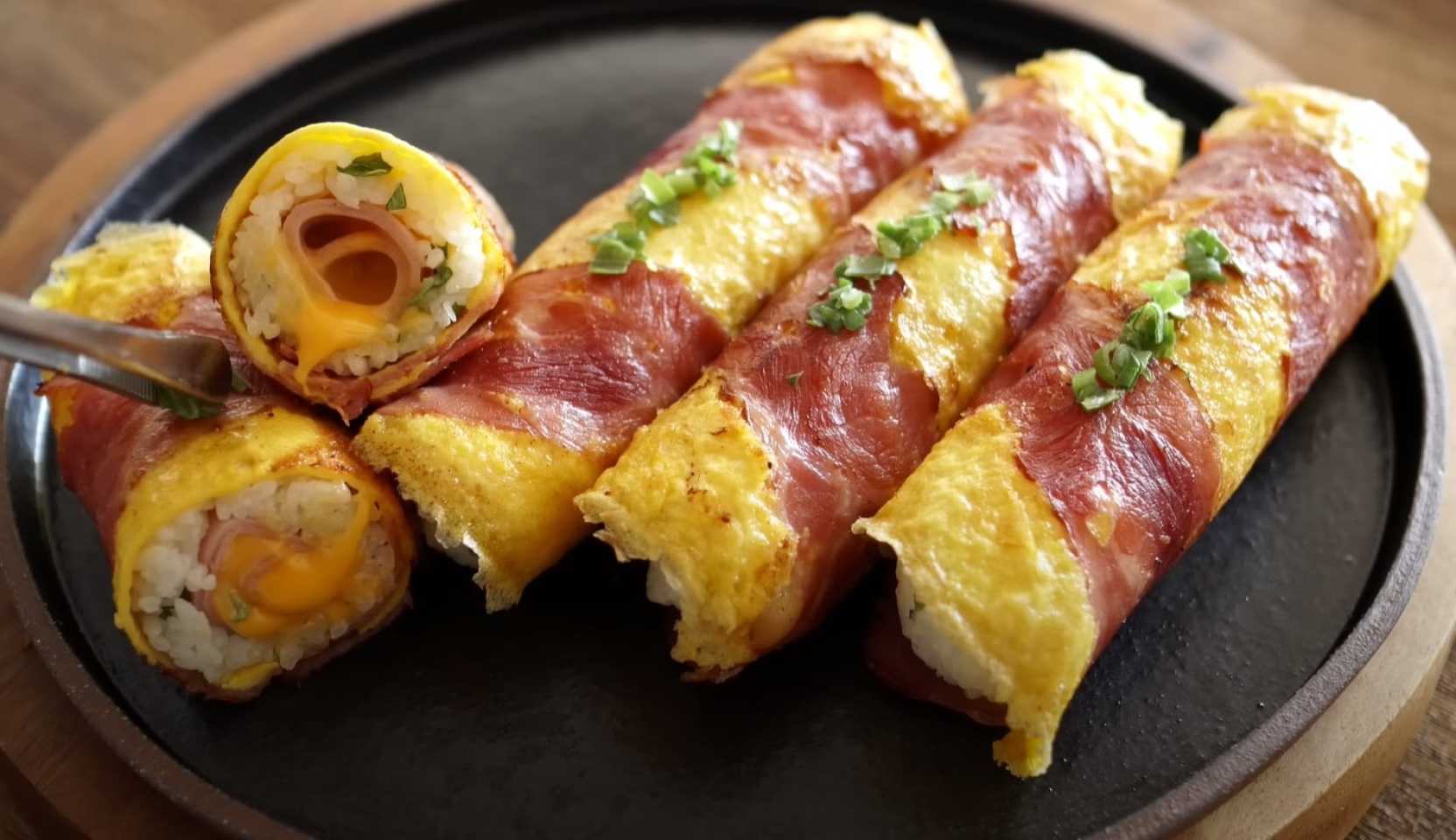Image du plat : Rouleaux de printemps au riz et aux œufs avec du bacon
