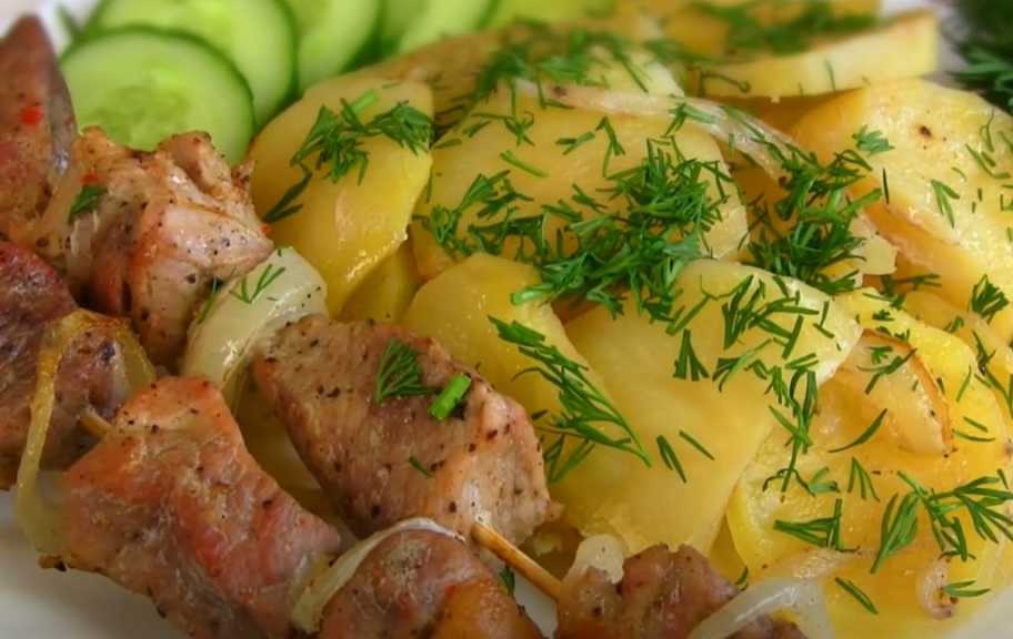 Recette : Brochettes de porc au four avec pommes de terre