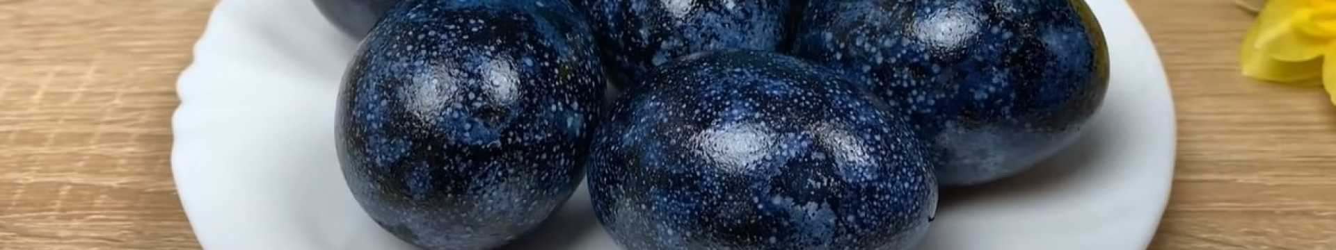 Comment teindre des œufs avec du thé d'hibiscus