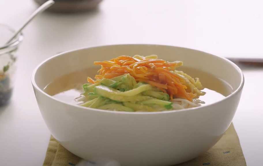 Recette : Soupe de nouilles Janchi Guksu