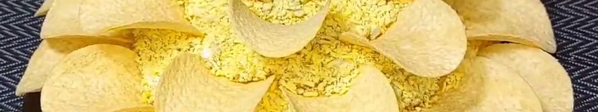 Salade de chrysanthèmes avec frites et champignons