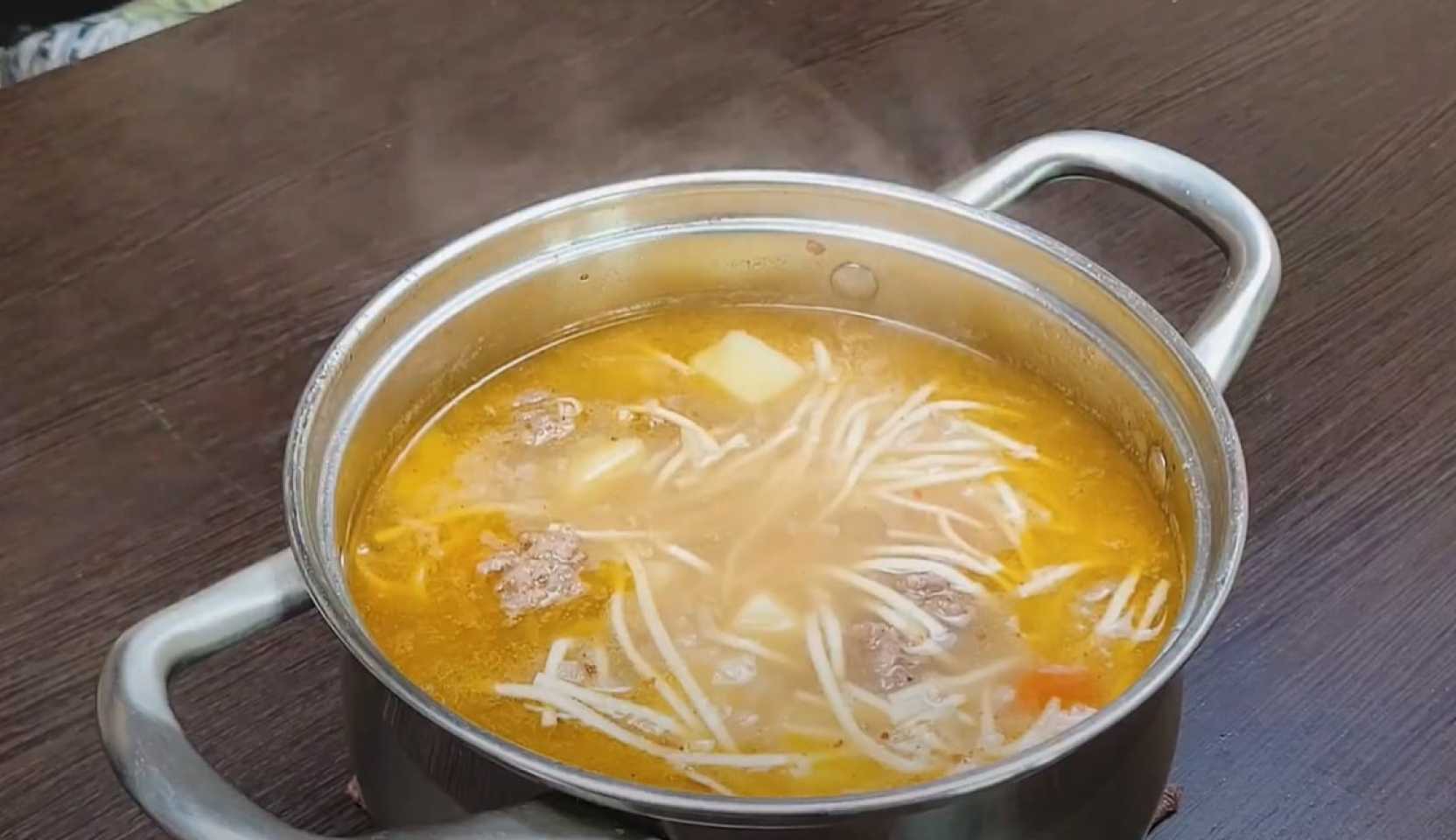 Image du plat : Soupe classique aux boulettes de viande et vermicelles