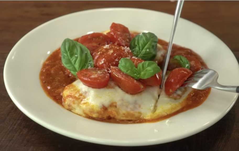 Recette : Blanc de poulet au fromage et aux tomates à la poêle