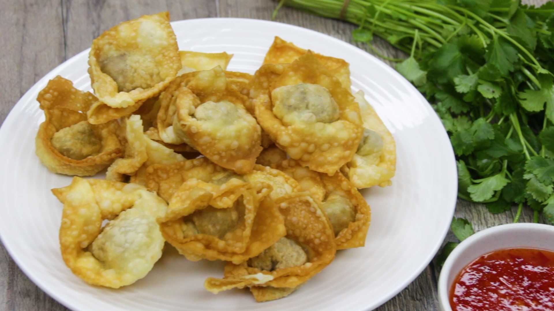 Les wontons sont des raviolis chinois.