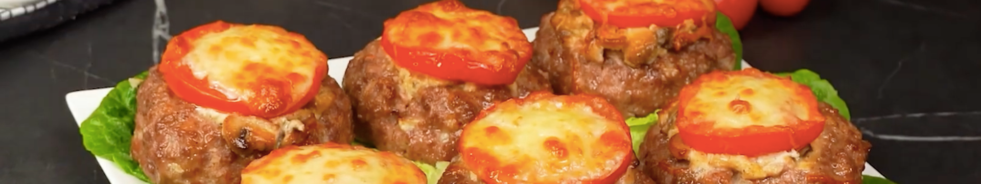 Nids de viande hachée aux champignons et aux tomates