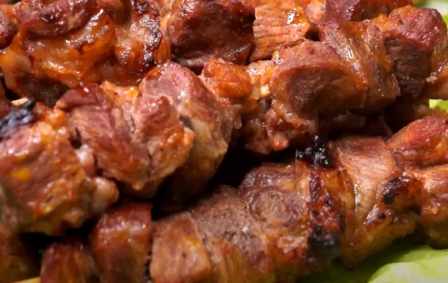 Recette : Brochettes de porc sur une plaque de cuisson