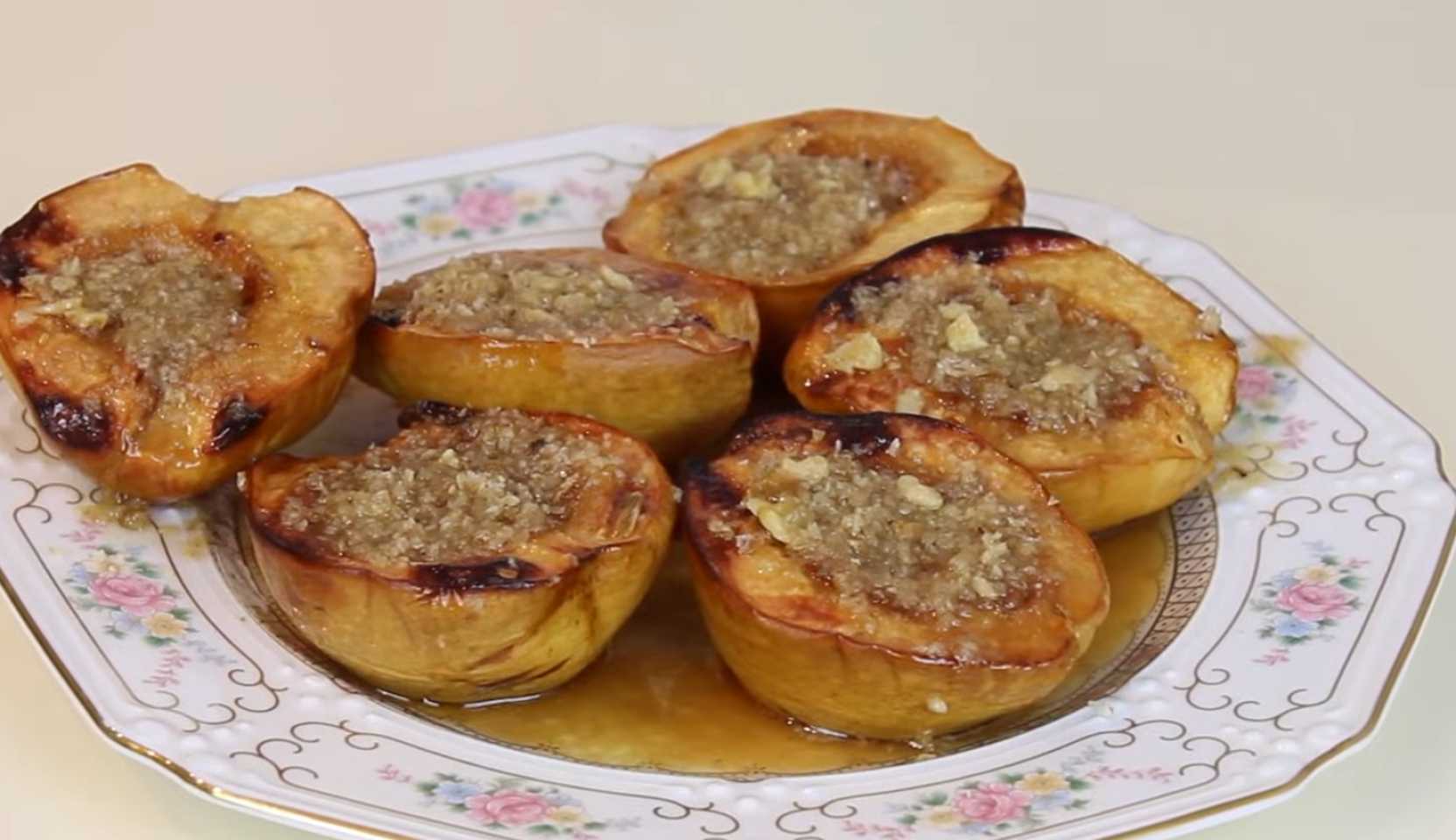 Image du plat : Coings cuits au four avec du miel et des noix