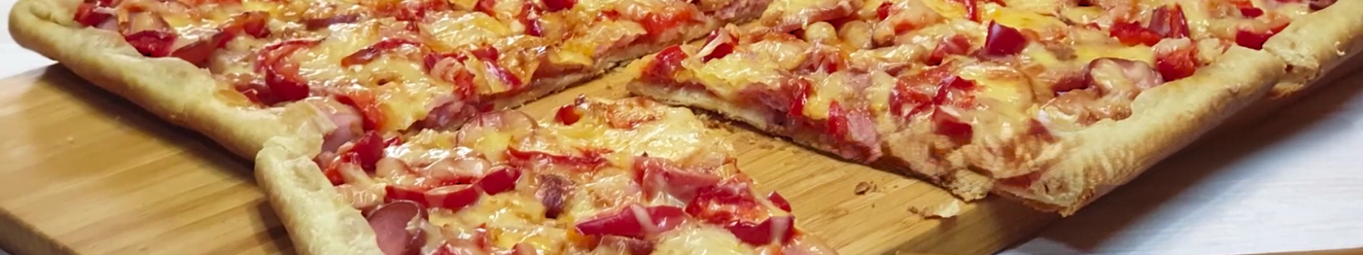 Pizza au four sur pâte sans levure
