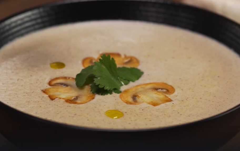 Recette : Soupe crémeuse aux champignons de Paris