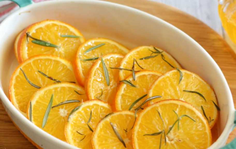Recette : Oranges cuites au four avec du romarin et du miel