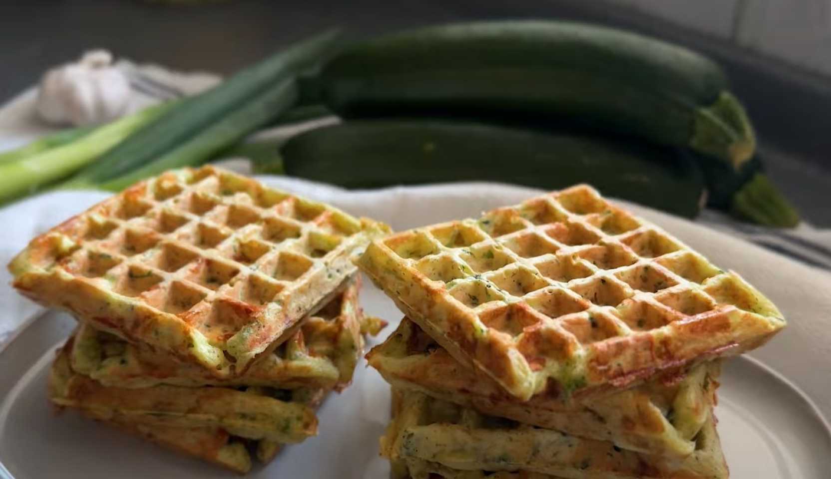 Image du plat : Crêpes de courgettes cuites dans un gaufrier