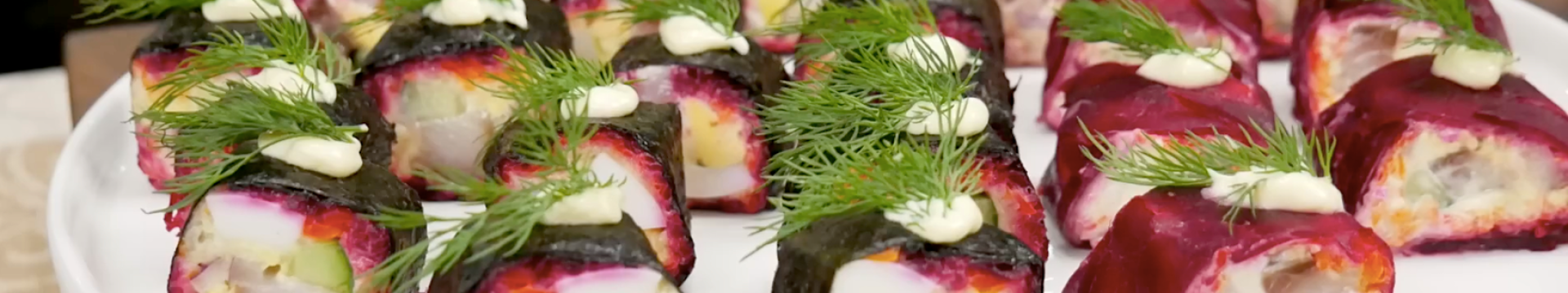 Hareng sous un manteau de fourrure roulé