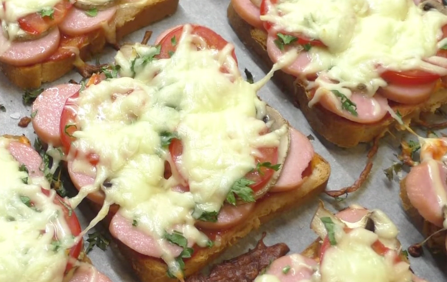 Recette : Pizza sur pain grillé au four