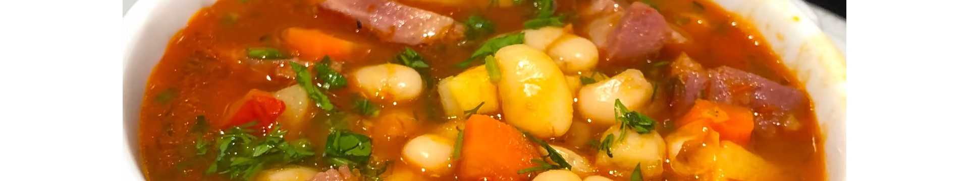 Soupe classique aux haricots et à la viande