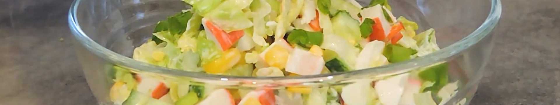 Salade de crabe avec laitue iceberg