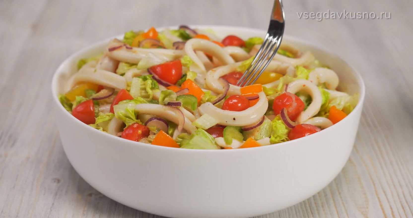 Image du plat : Salade tiède de calamars et de légumes avec une sauce épicée