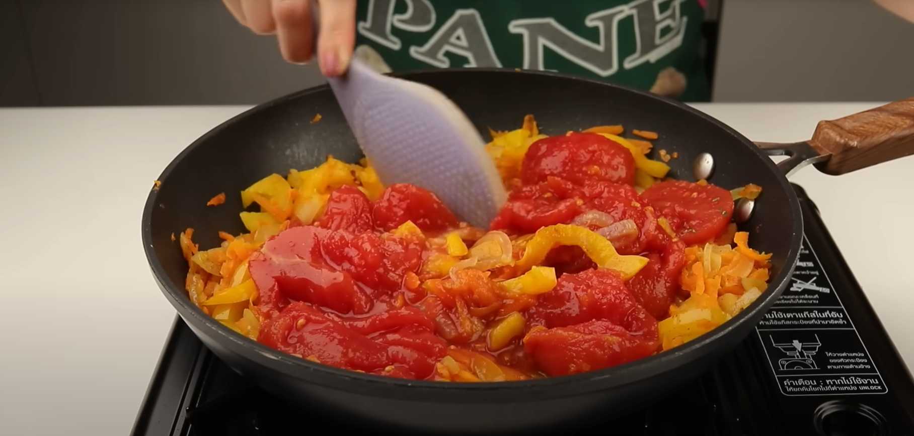 Rouleaux de viande cuits au four dans du pain lavash aux légumes - Étape 8