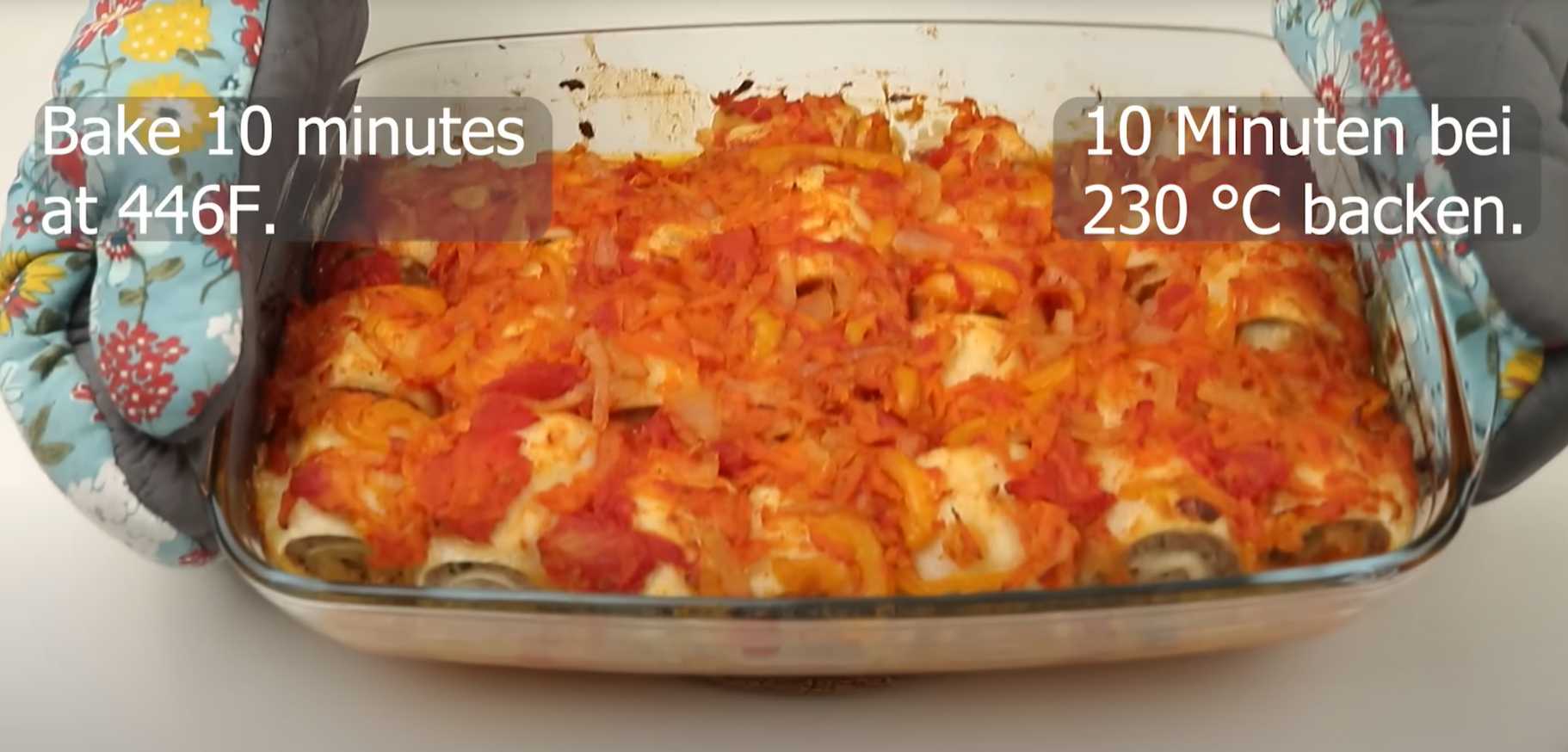 Rouleaux de viande cuits au four dans du pain lavash avec des légumes - Étape 13