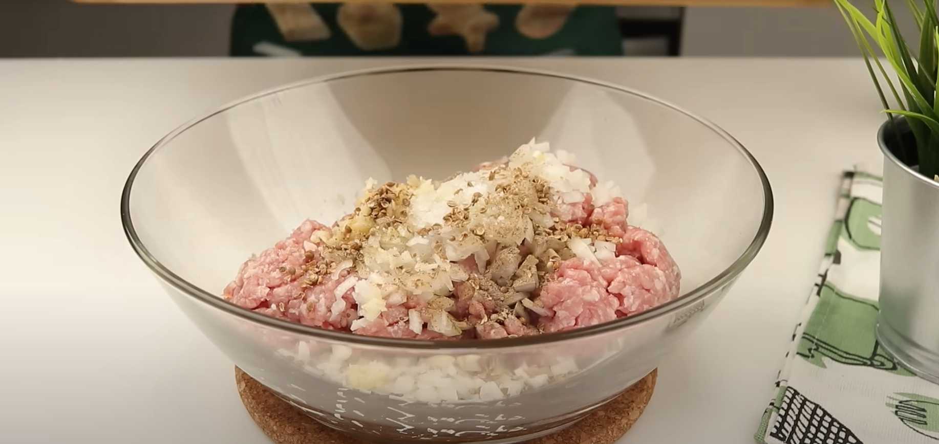 Rouleaux de viande cuits au four dans du pain lavash aux légumes - Étape 3