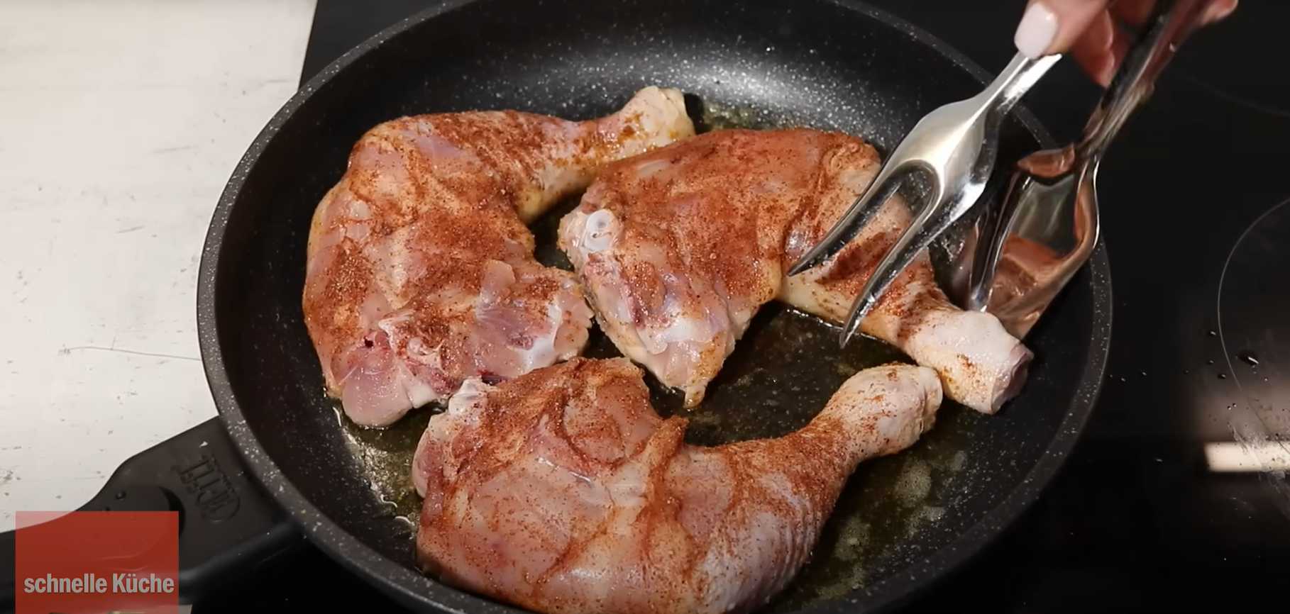 Cuisses de poulet à la poêle avec œufs et tomates - Étape 6