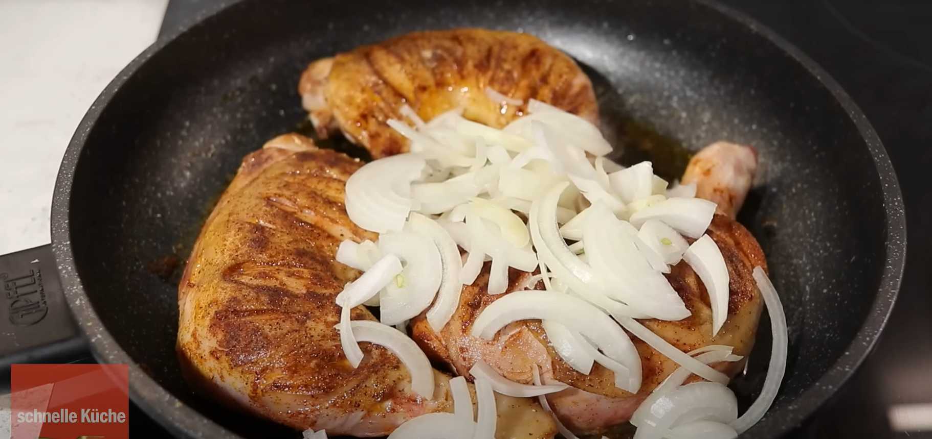 Cuisses de poulet à la poêle avec œufs et tomates - Étape 9