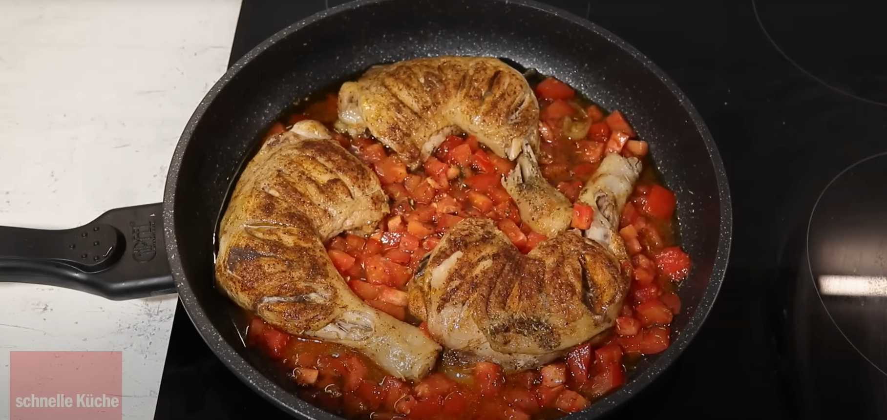 Cuisses de poulet à la poêle avec œufs et tomates - Étape 11