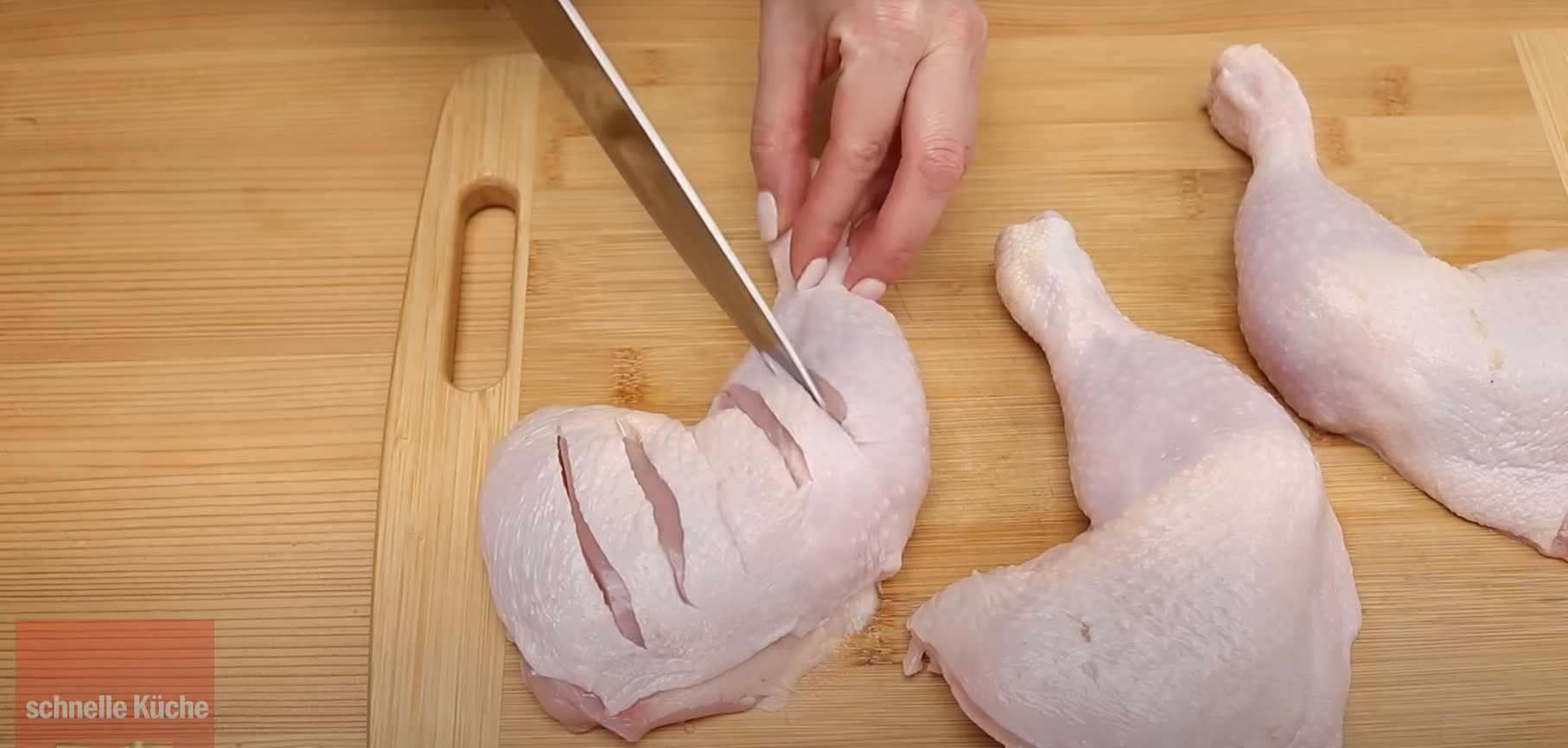 Cuisses de poulet à la poêle avec œufs et tomates - Étape 2