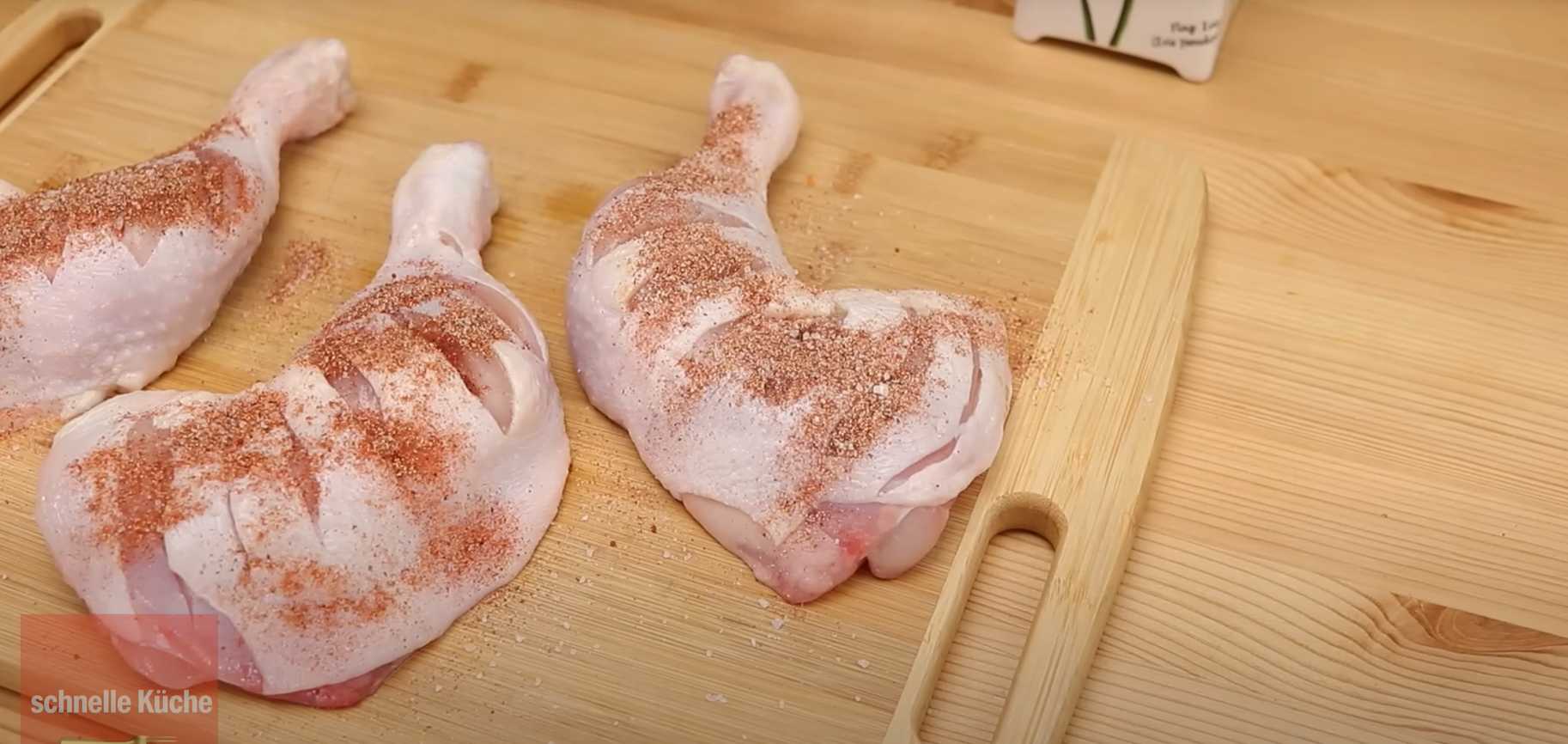 Cuisses de poulet à la poêle avec œufs et tomates - Étape 3