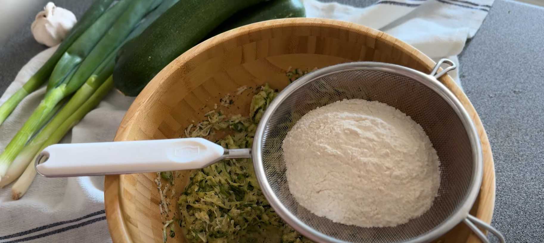 Crêpes de courgettes cuites dans un gaufrier - Étape 6