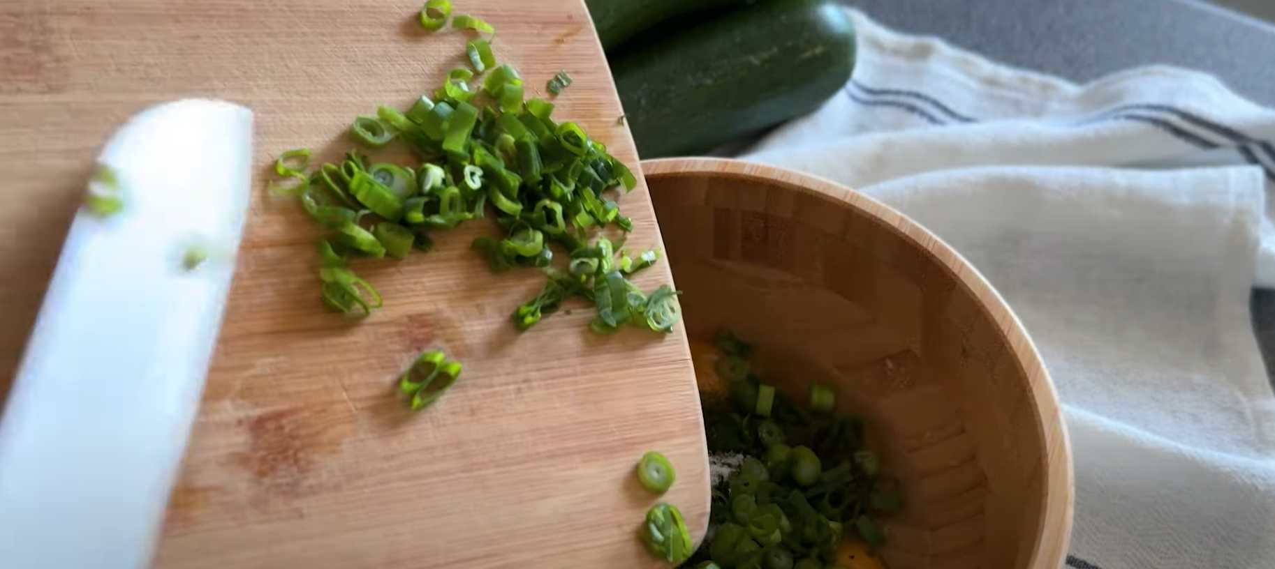 Crêpes de courgettes cuites dans un gaufrier - Étape 4