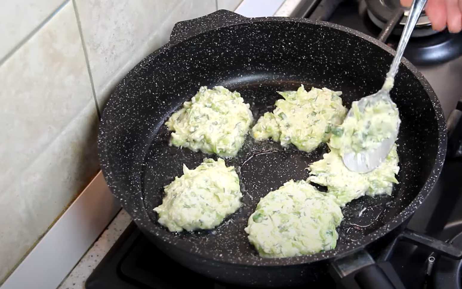 Beignets de courgettes à la grecque - Étape 9