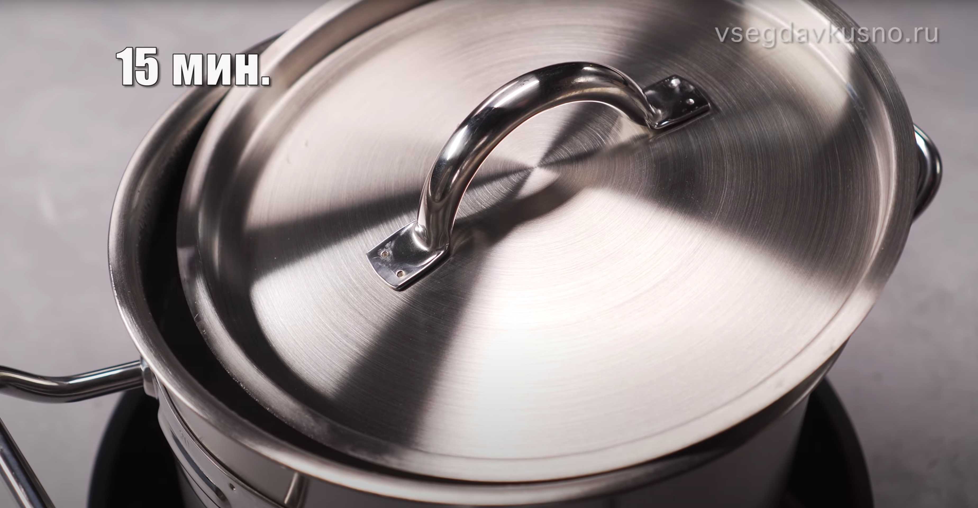 Salade Olivier classique au poulet. Étape 2