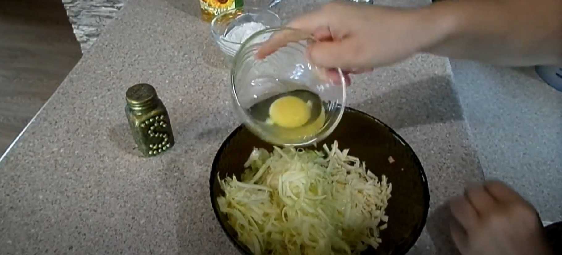 Beignets de courgettes à la saucisse et au fromage - Étape 5