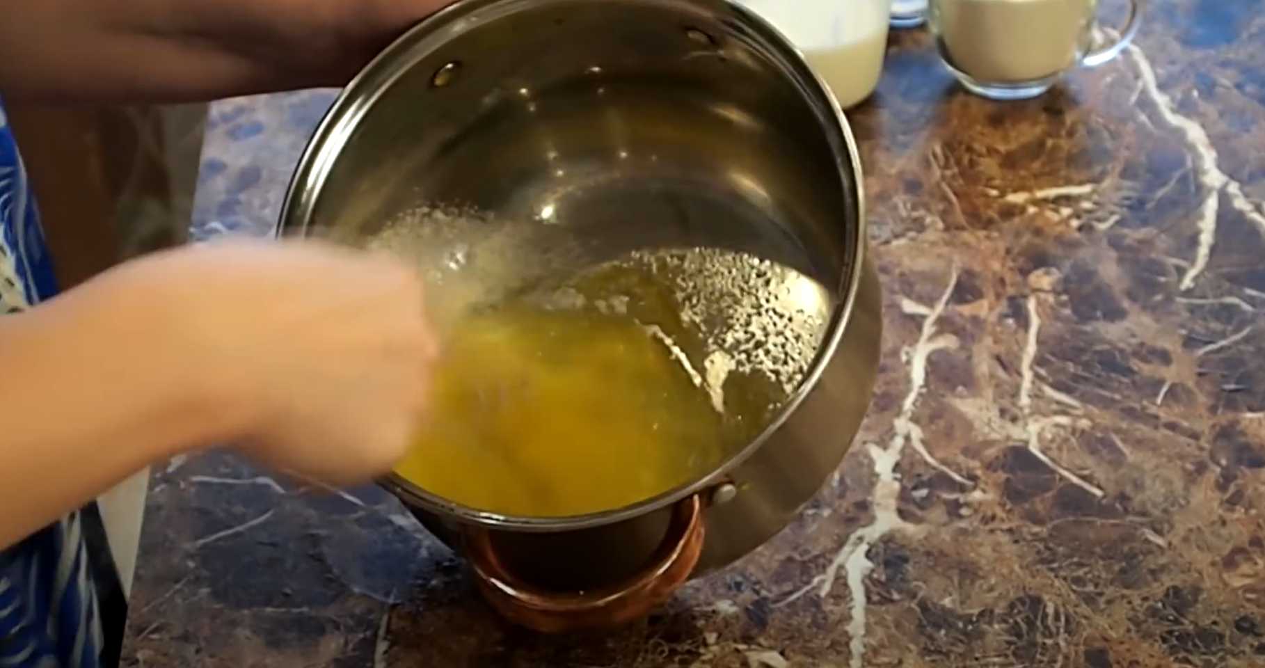 Beignets de courgettes et de pommes à la poêle - Étape 1