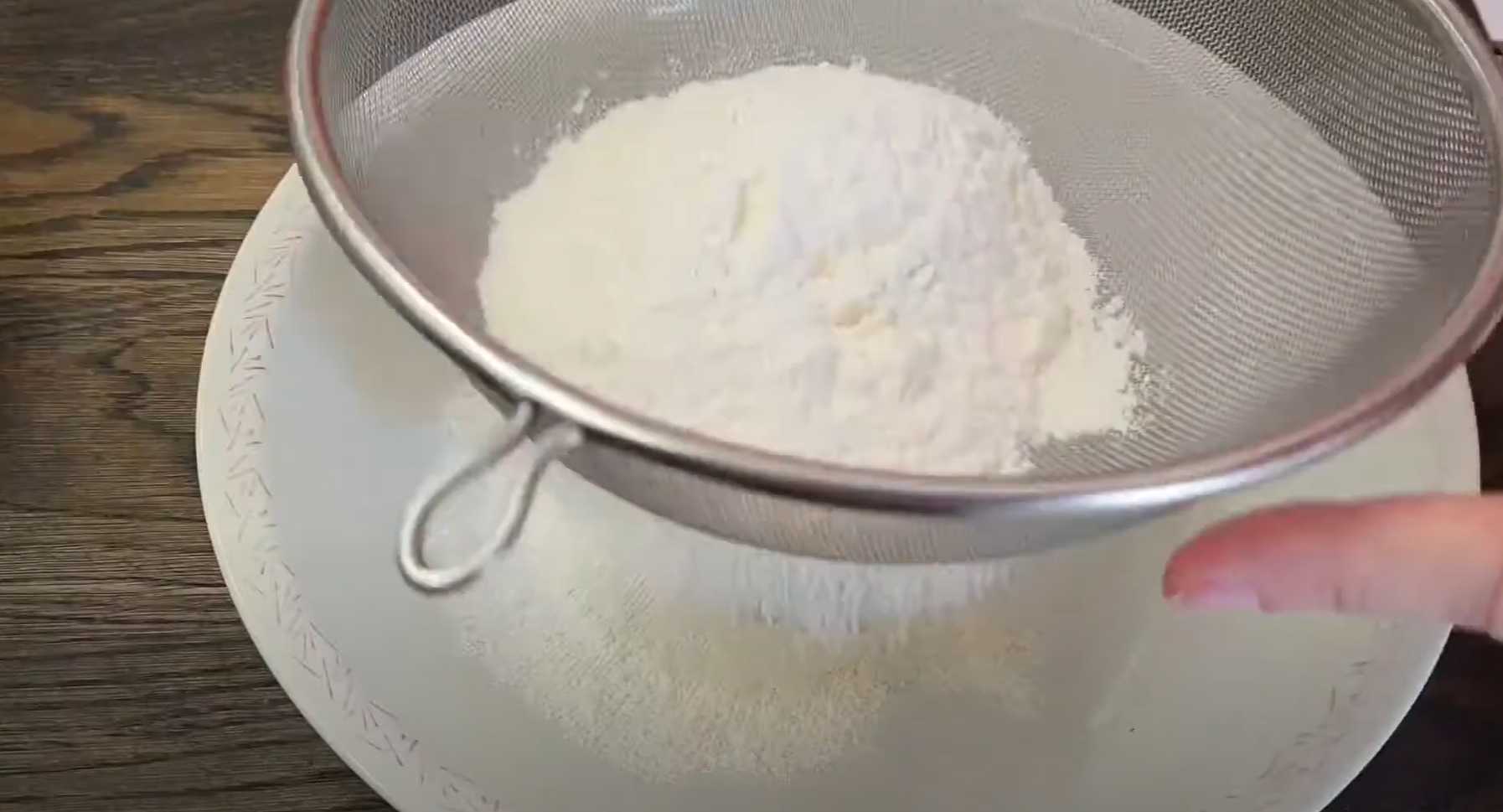 Charlotte aux framboises - Étape 1