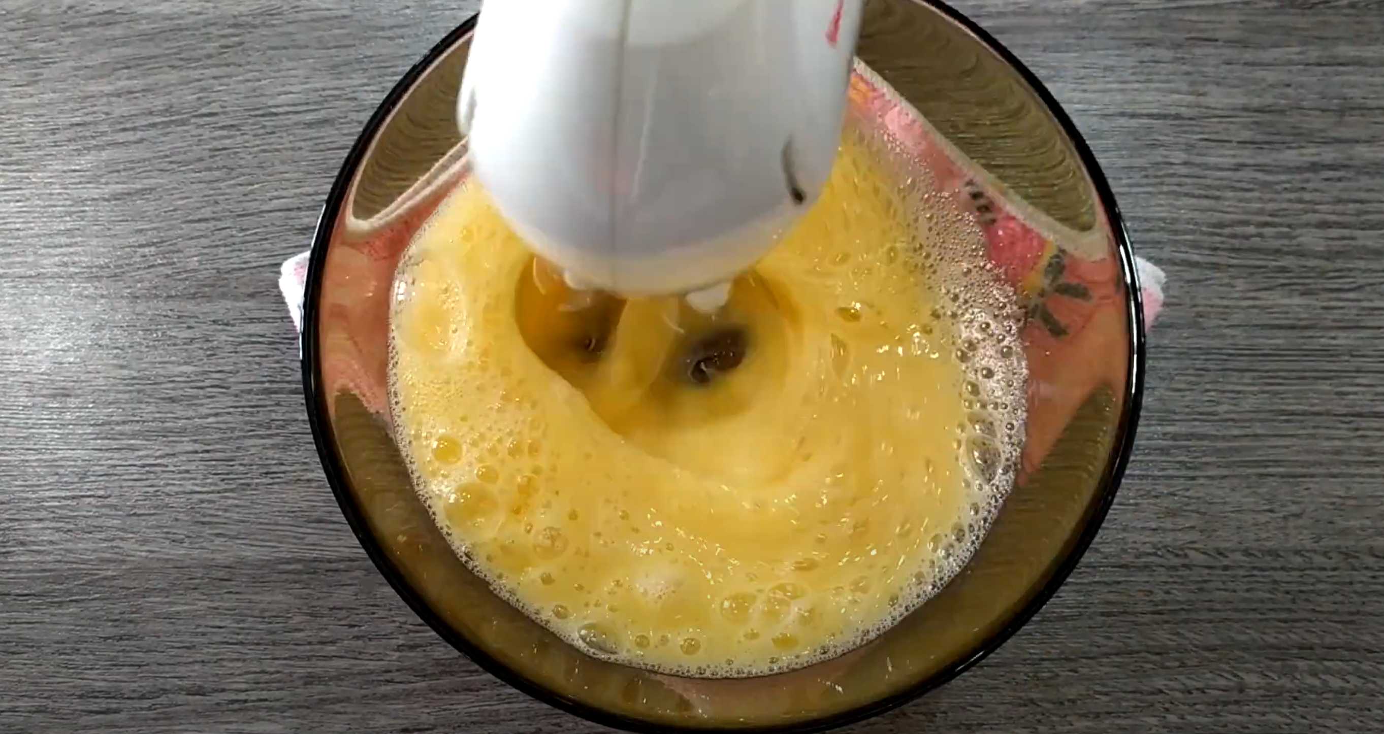 Charlotte aux groseilles rouges - Étape 1