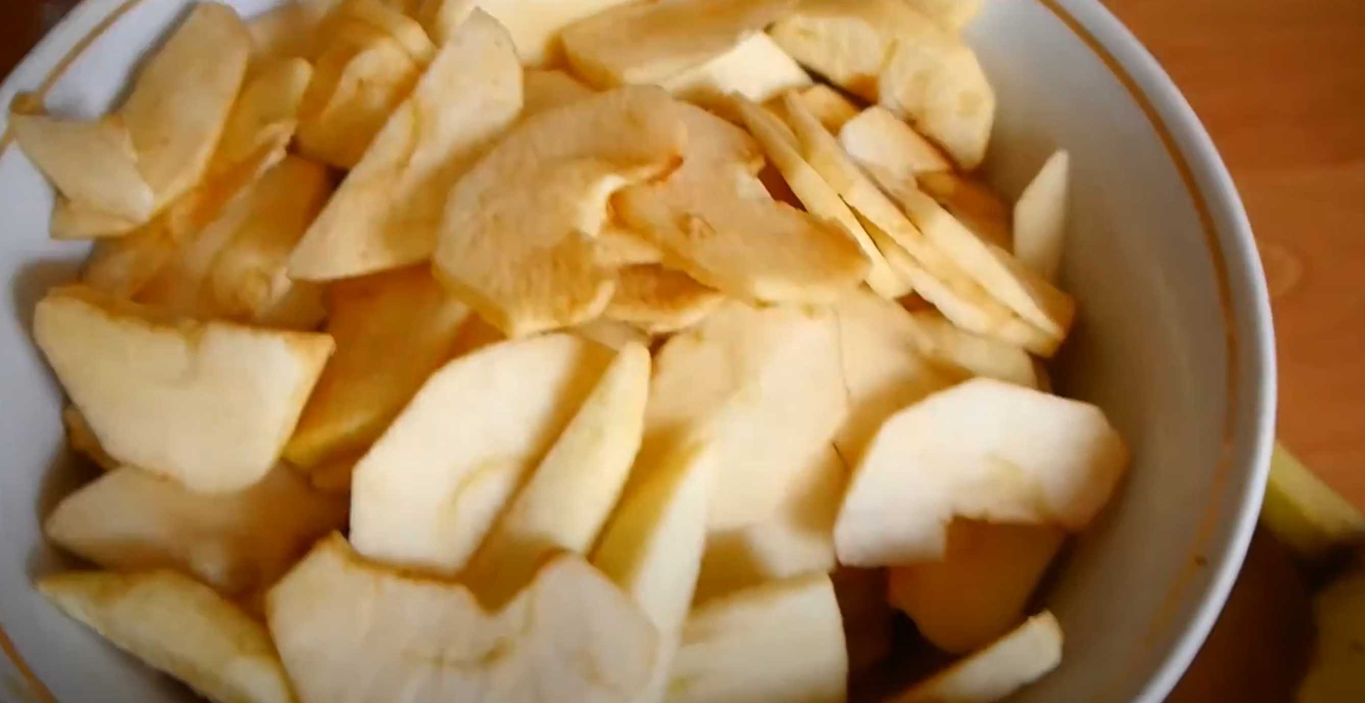 Charlotte aux pommes et aux bananes - Étape 1