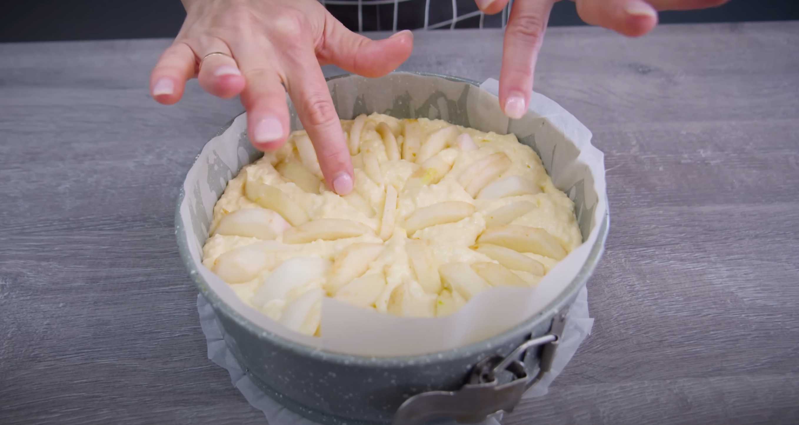 Charlotte au fromage blanc et aux pommes cuite au four - Étape 9