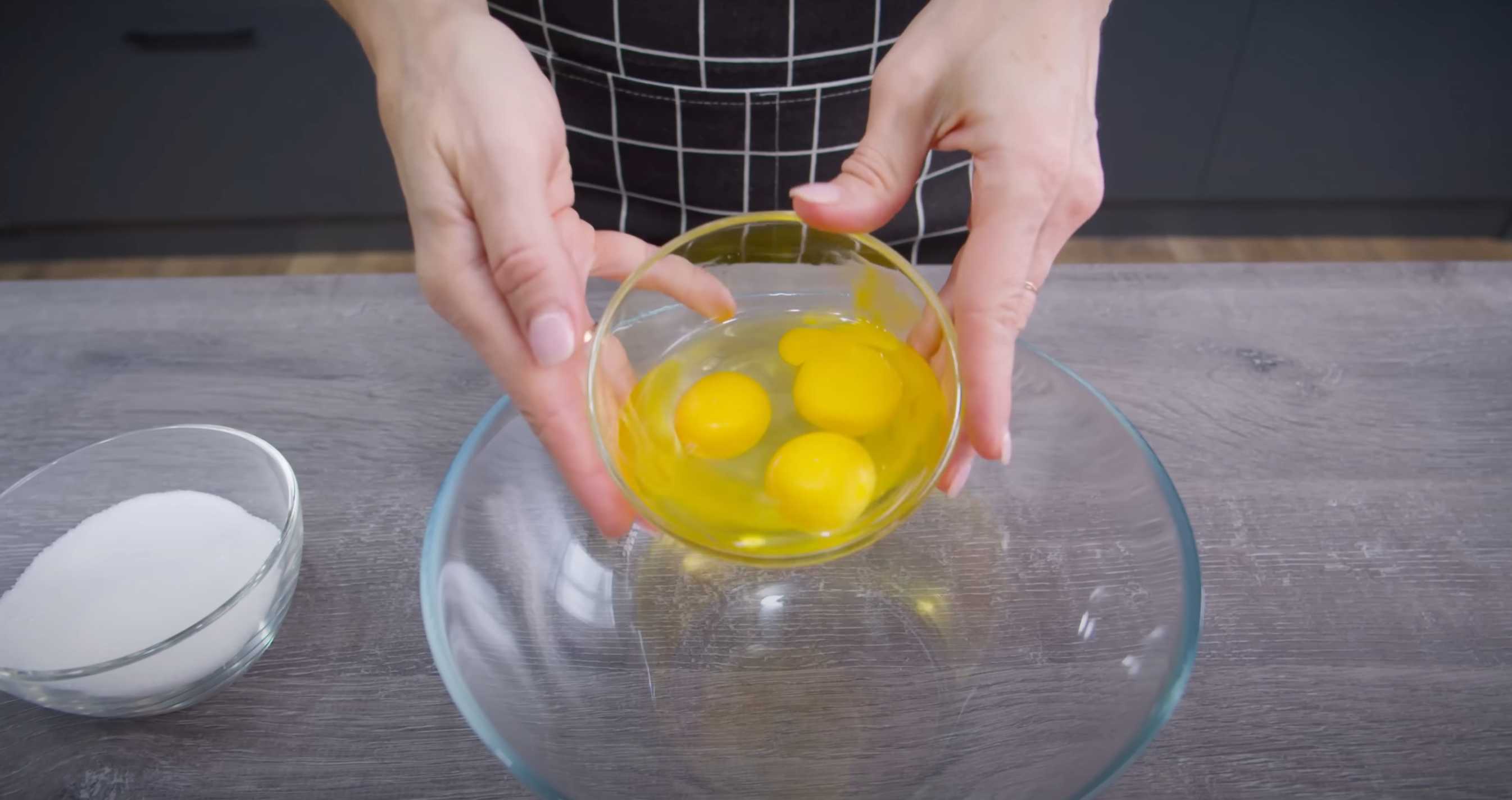 Charlotte au fromage blanc et aux pommes cuite au four - Étape 1