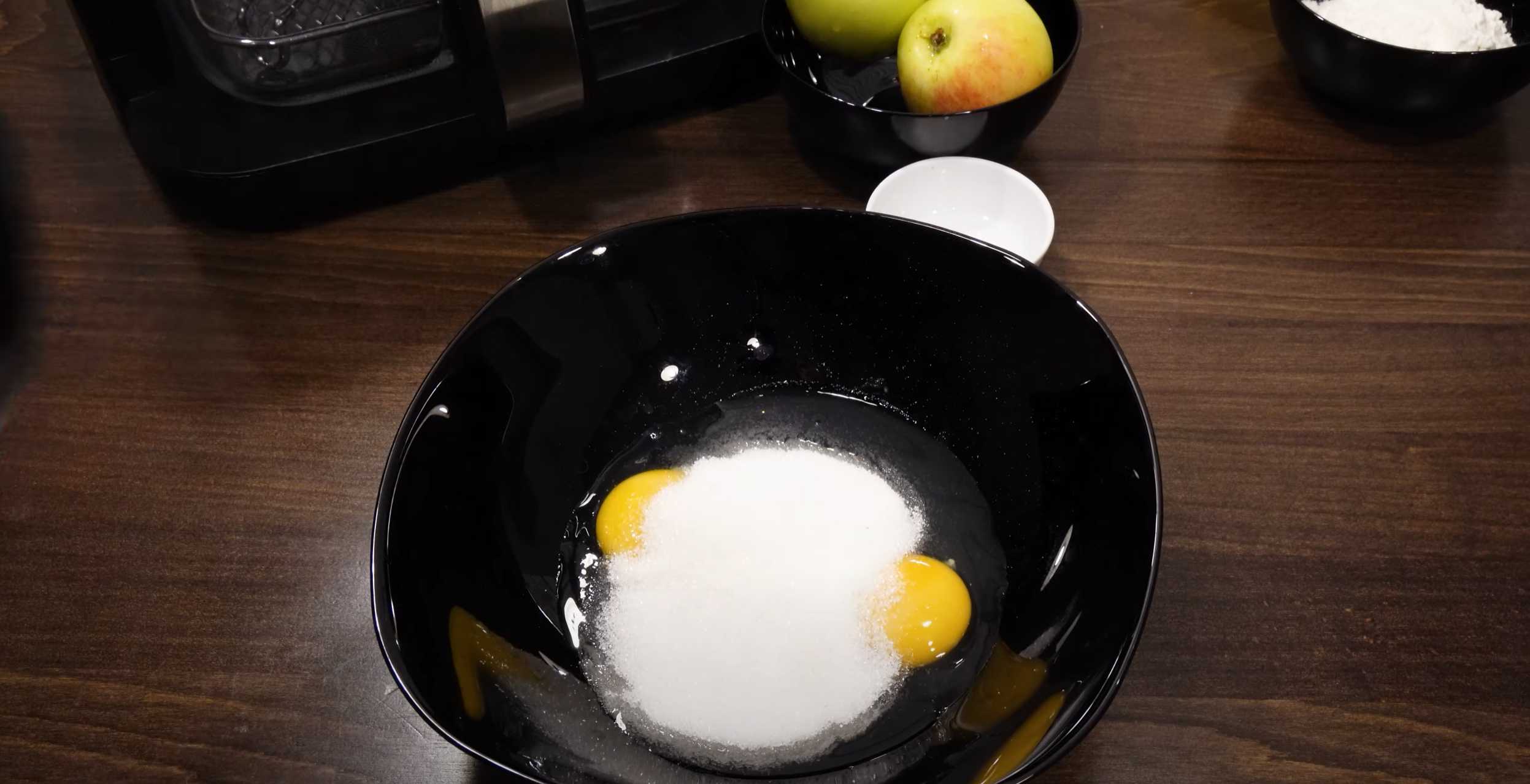 Charlotte dans une friteuse à air chaud - Étape 1