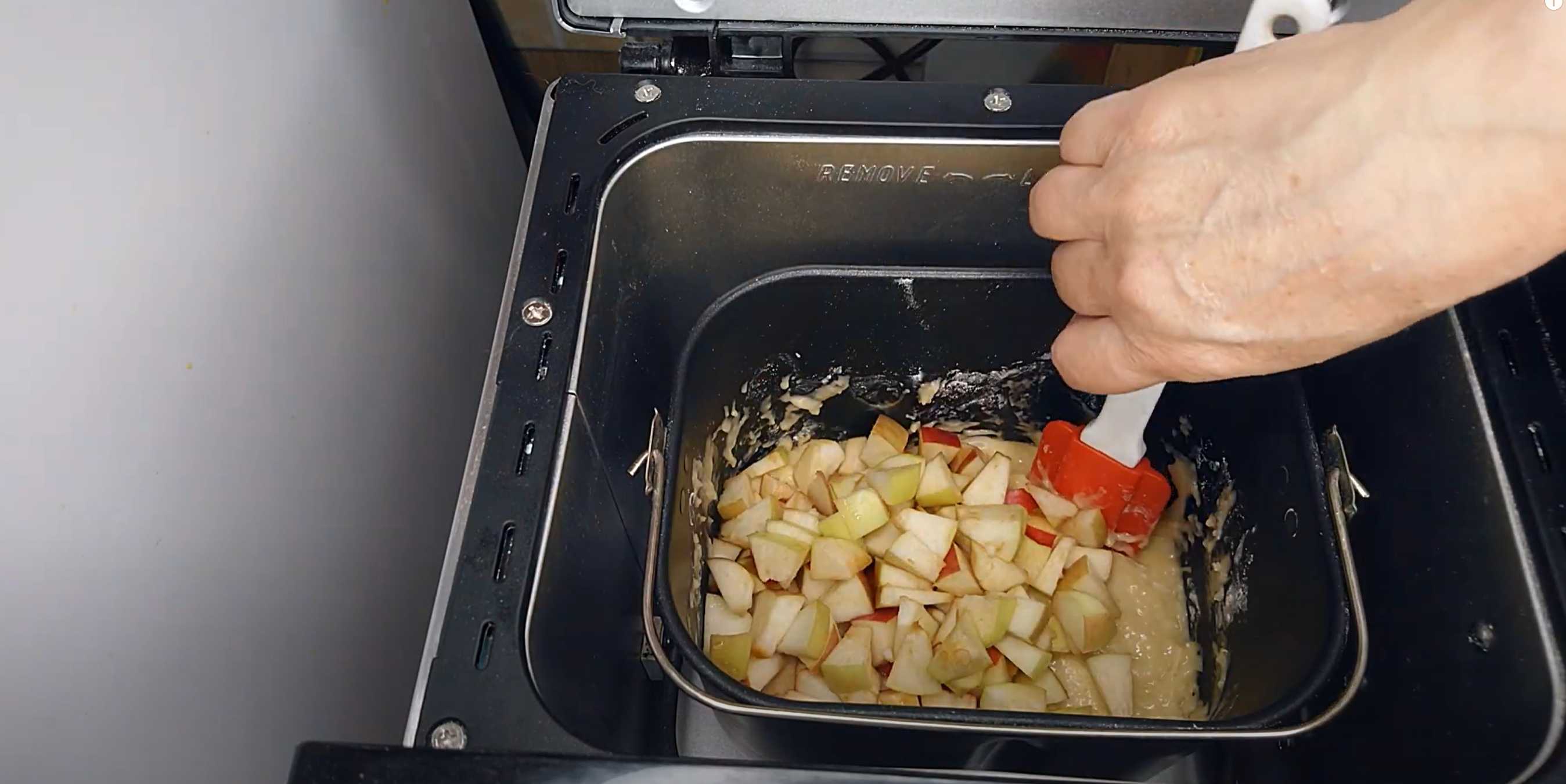 Gâteau Charlotte cuit à la machine à pain - Étape 6