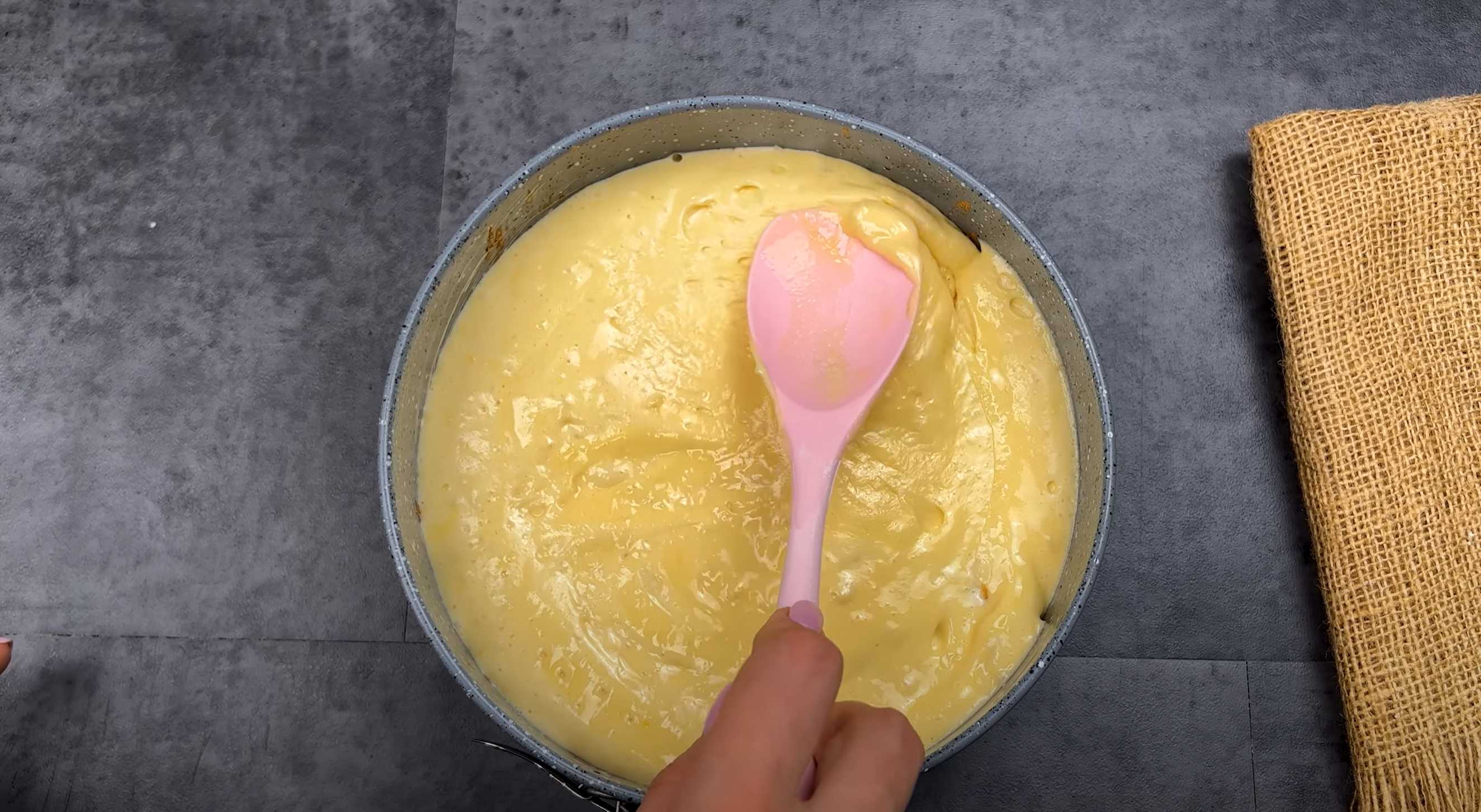 Charlotte aux pommes et à la cannelle - Étape 8