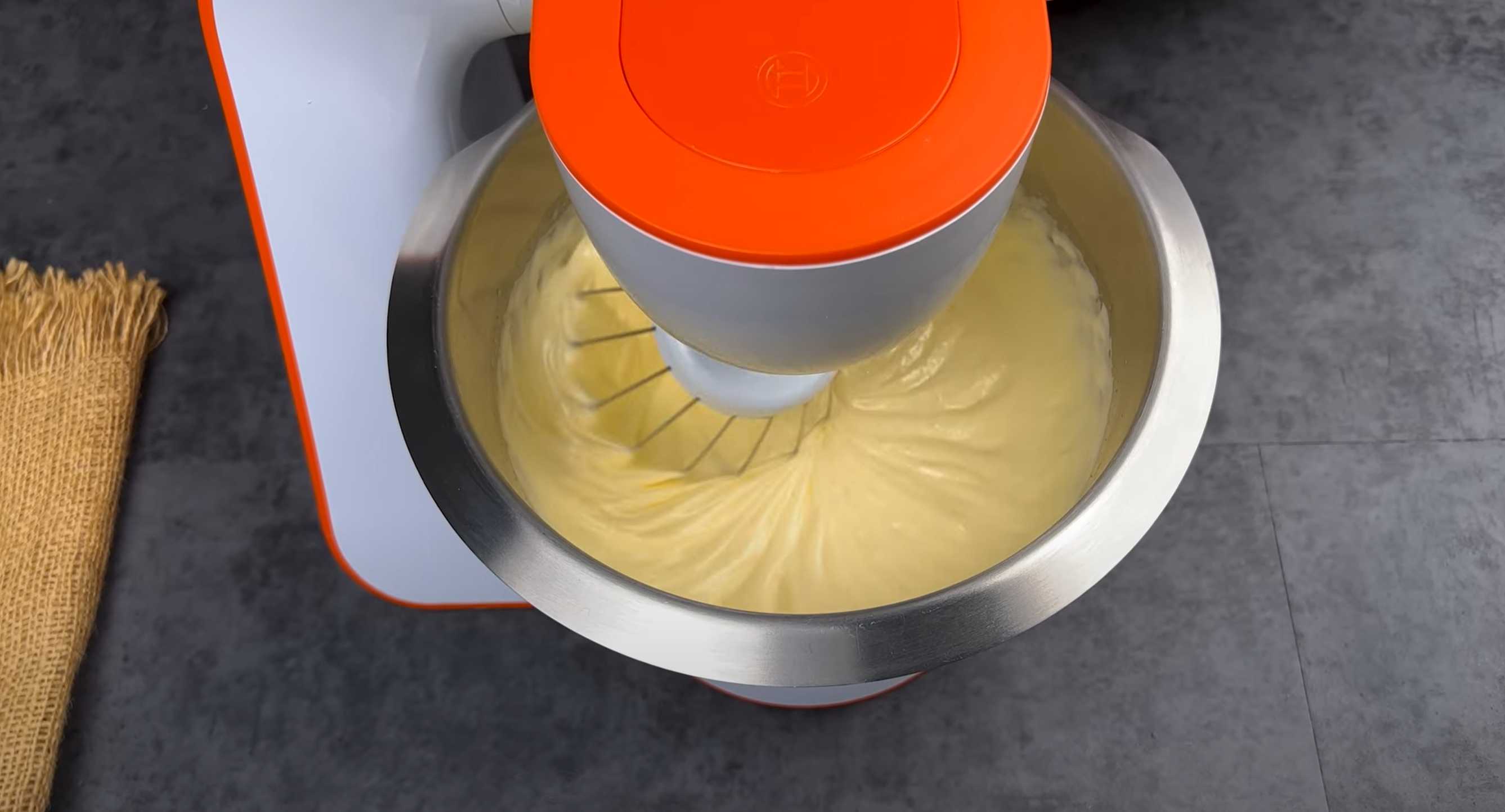 Charlotte aux pommes et à la cannelle - Étape 2