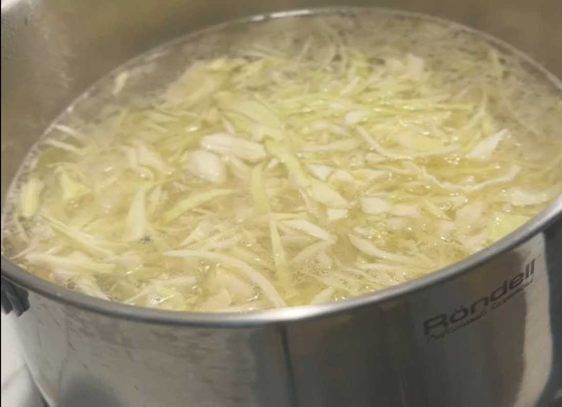 Bortsch traditionnel au bœuf et aux haricots - Étape 5