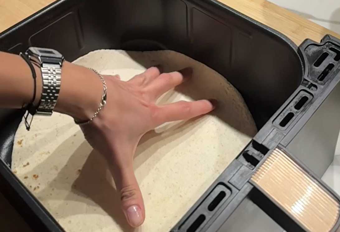 Pizza italienne maison sur pain lavash - Étape 1