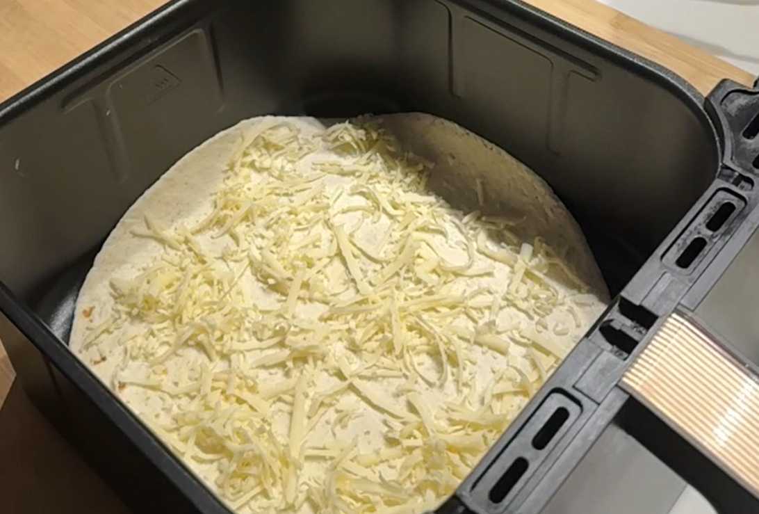 Pizza italienne maison sur pain lavash - Étape 3