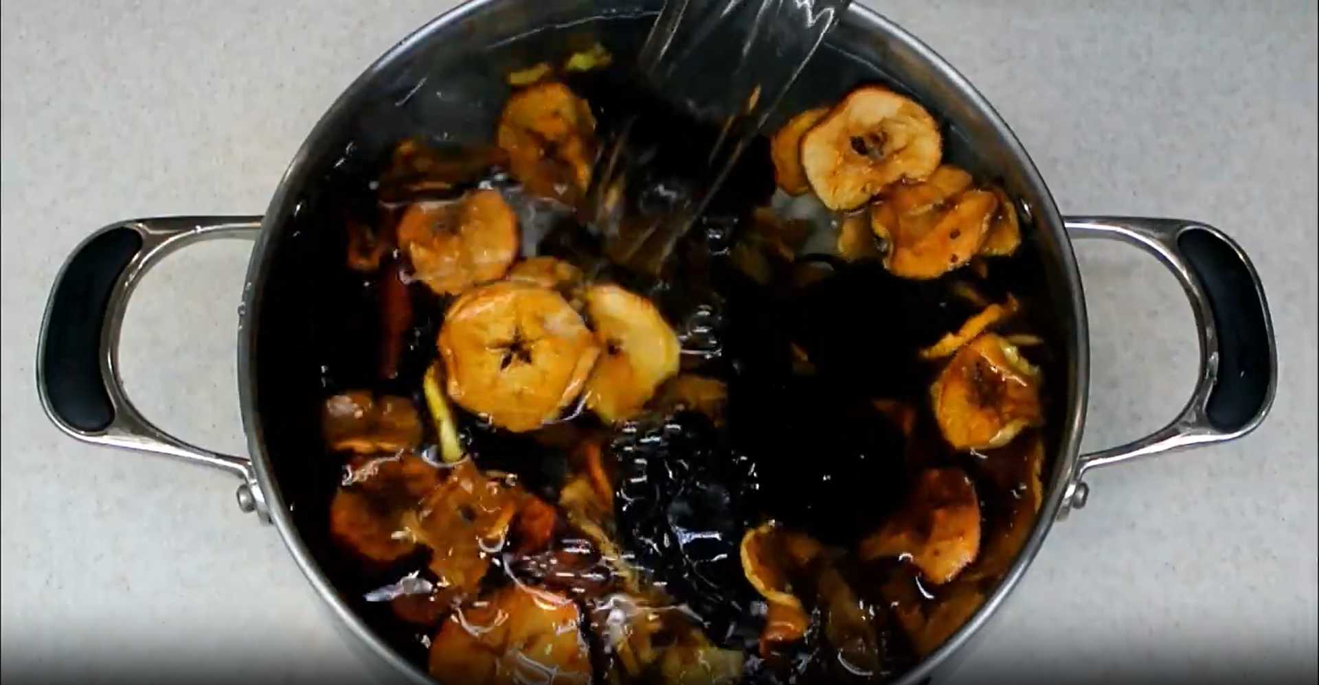 Uzvar aux fruits secs - Étape 3