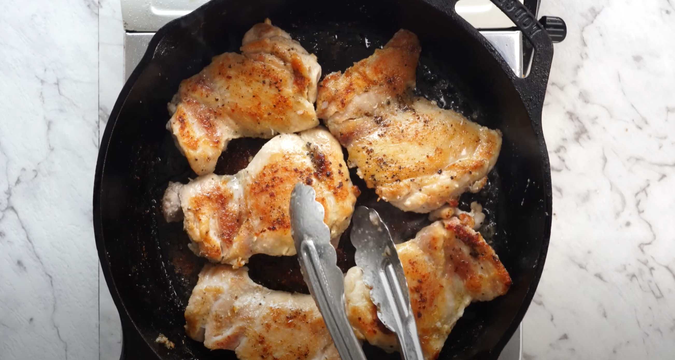 Cuisses de poulet à la sauce crémeuse aux champignons - Étape 3