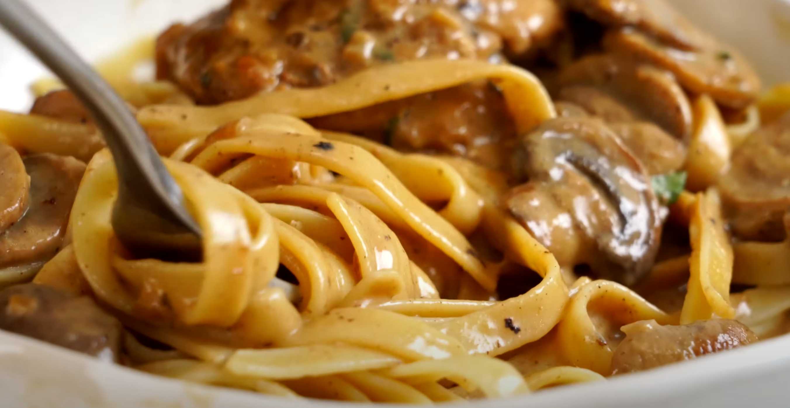 Cuisses de poulet à la sauce crémeuse aux champignons - Étape 10