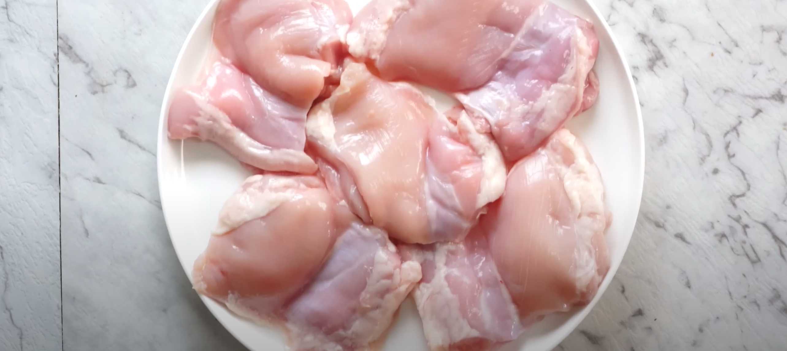 Cuisses de poulet à la sauce crémeuse aux champignons - Étape 1